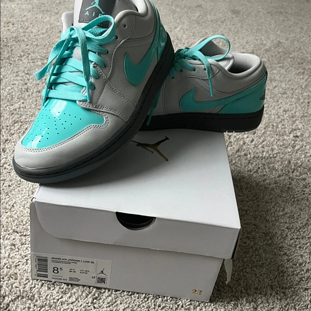 Jordan Women's Shoes in Gray and Teal - Picture 6 of 8
